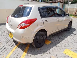 Nissan Tiida 2010 Gold