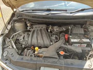 Nissan Tiida 2010 Gold