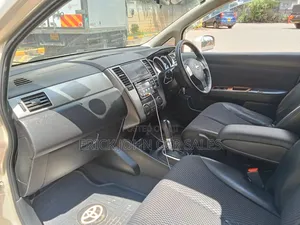 Nissan Tiida 2010 Gold