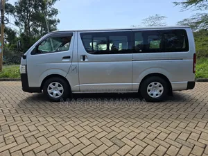Toyota HiAce 2015 Silver