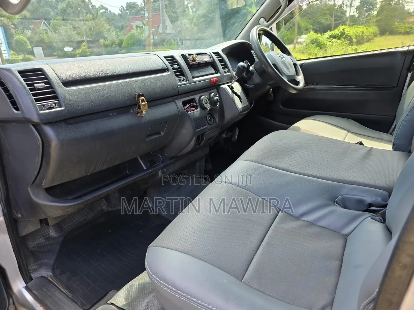 Toyota HiAce 2015 Silver