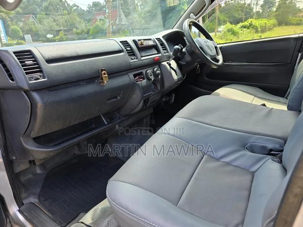 Toyota HiAce 2015 Silver - thumbnail 14