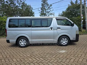 Toyota HiAce 2015 Silver