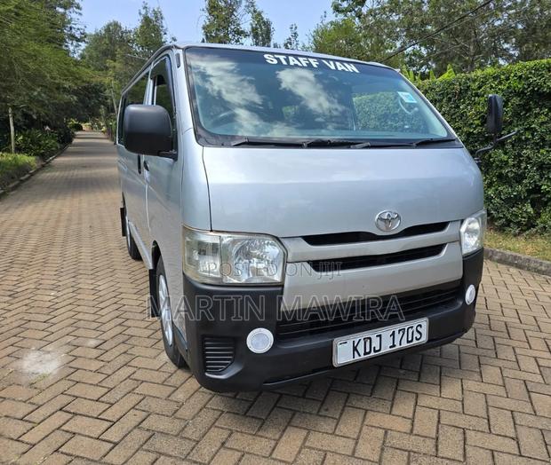 Toyota HiAce 2015 Silver