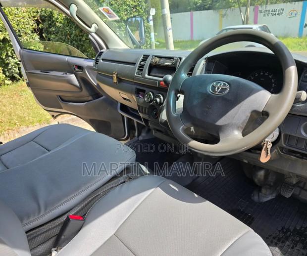 Toyota HiAce 2015 Silver - thumbnail 13