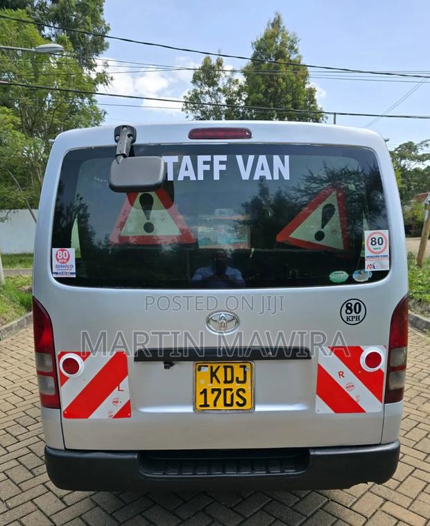 Toyota HiAce 2015 Silver - thumbnail 7