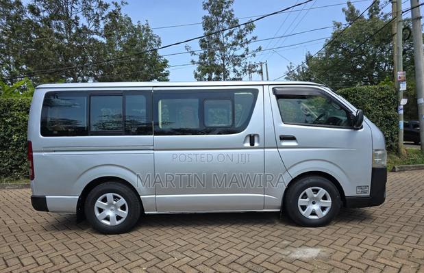 Toyota HiAce 2015 Silver - thumbnail 10