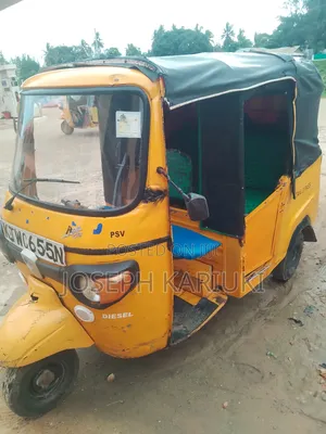 Piaggio 2021 Yellow