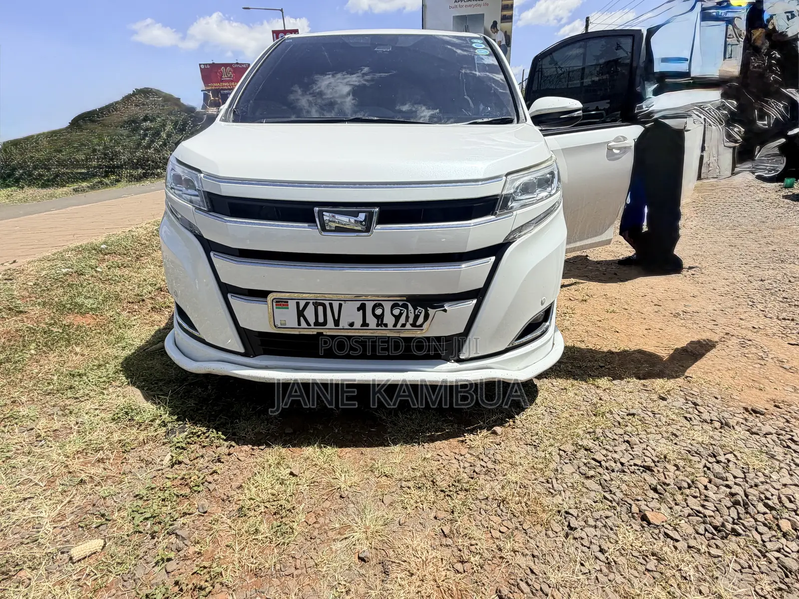 Toyota Noah 2018 White