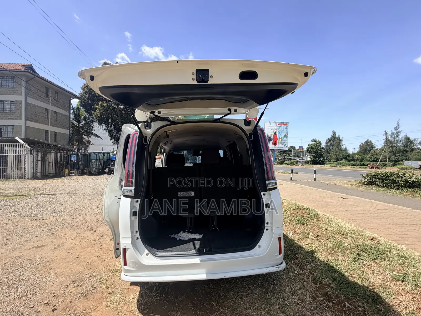 Toyota Noah 2018 White