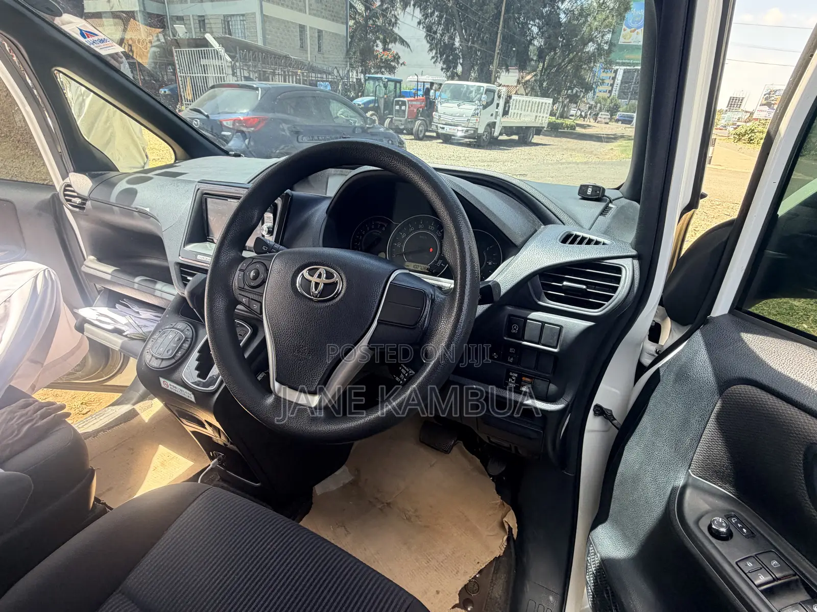 Toyota Noah 2018 White