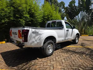 Isuzu D-MAX 2017 White
