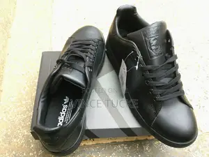 Adidas Stan Smith. Size 45/101⁄2 at 