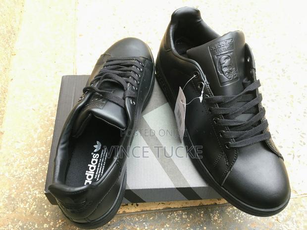 Adidas Stan Smith. Size 45/101⁄2 at 