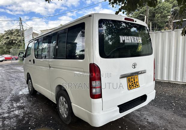 Toyota HiAce 2012 White - thumbnail 3
