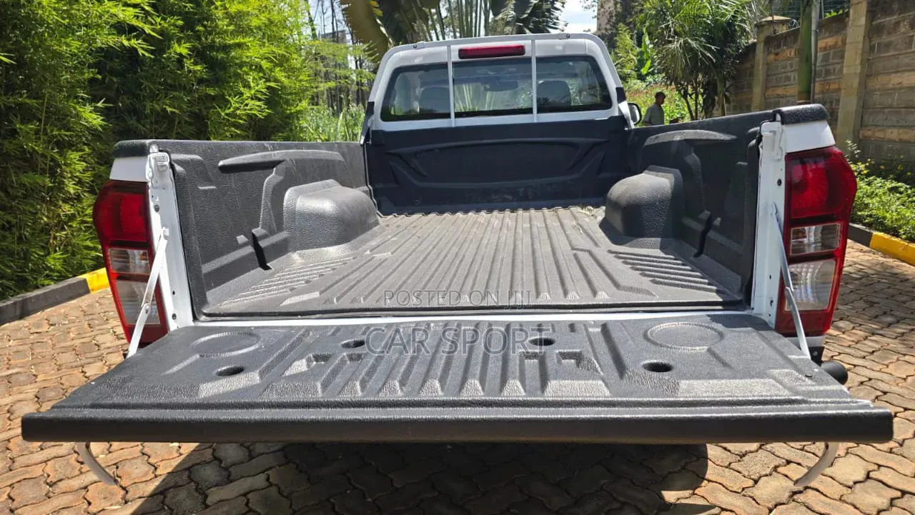Isuzu D-MAX 2017 White