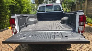 Isuzu D-MAX 2017 White