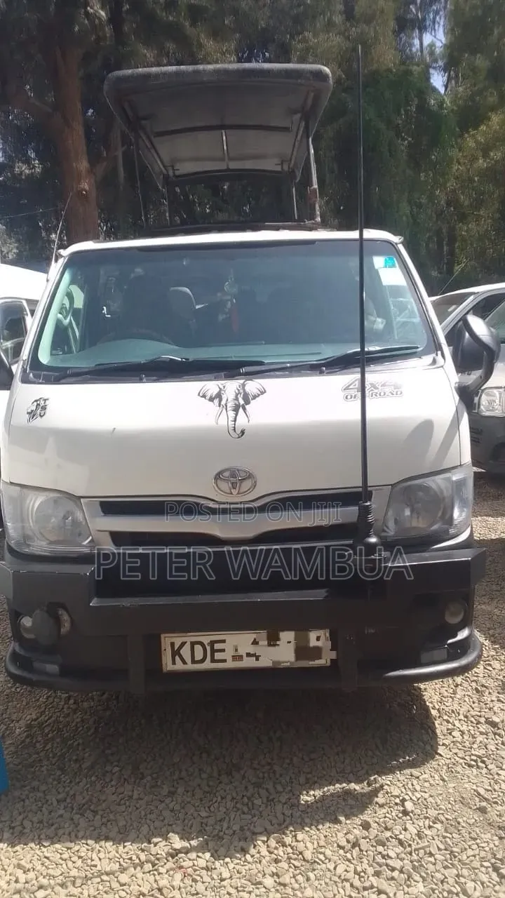 Toyota HiAce 2016 White