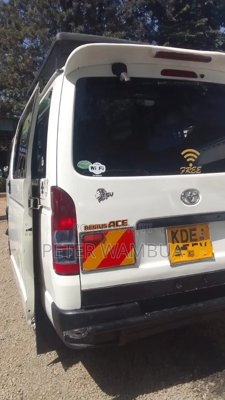 Toyota HiAce 2016 White