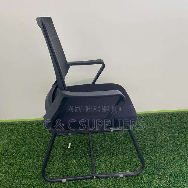 Ergonomic Mesh Arm Guest Chair. - thumbnail 3