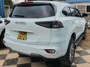 Isuzu MU-X 2023 Pearl