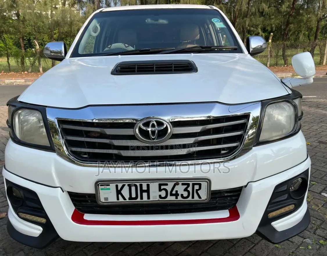 Toyota Hilux 2015 Pearl