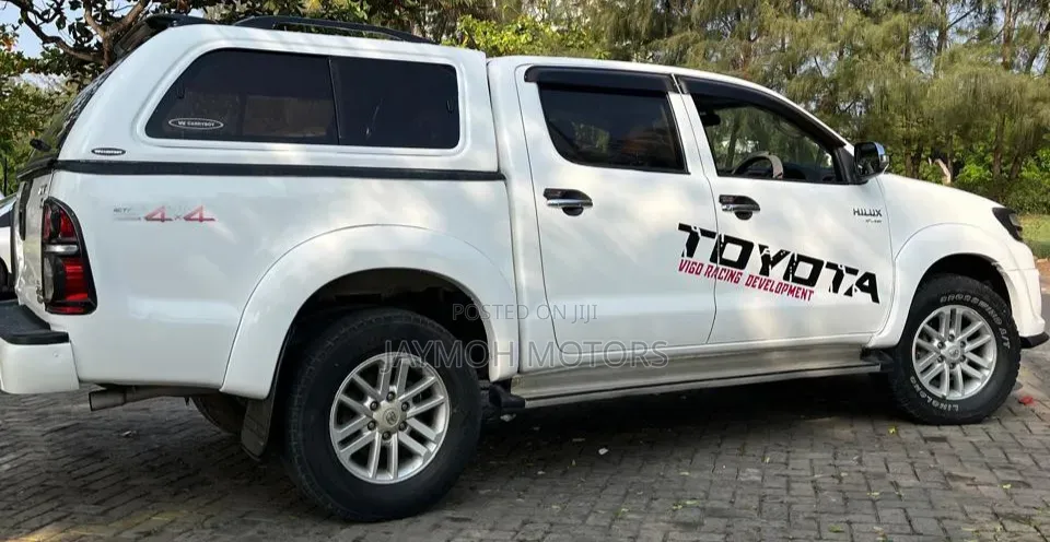 Toyota Hilux 2015 Pearl