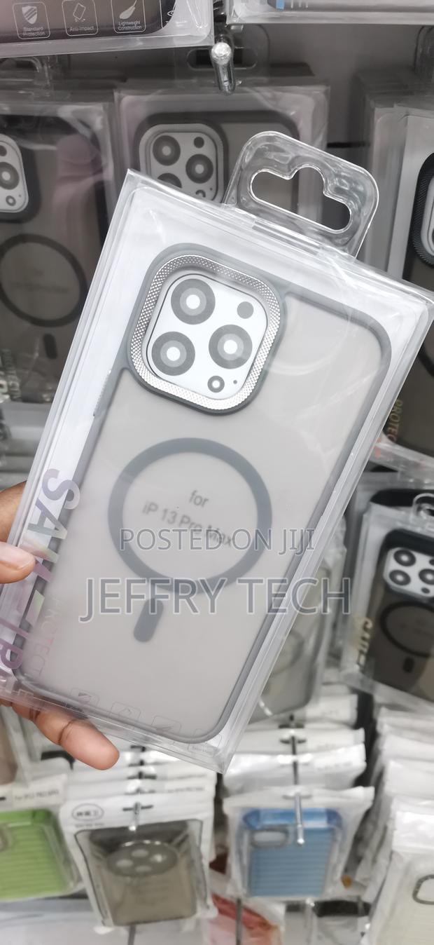 iPhone 13 Pro Max, Graphite-Edged Protective Case - thumbnail 2