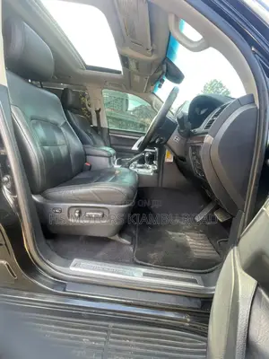 Toyota Land Cruiser 4.6 V8 ZX 2016 Black