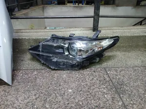 Head Light Toyota Auris 2014