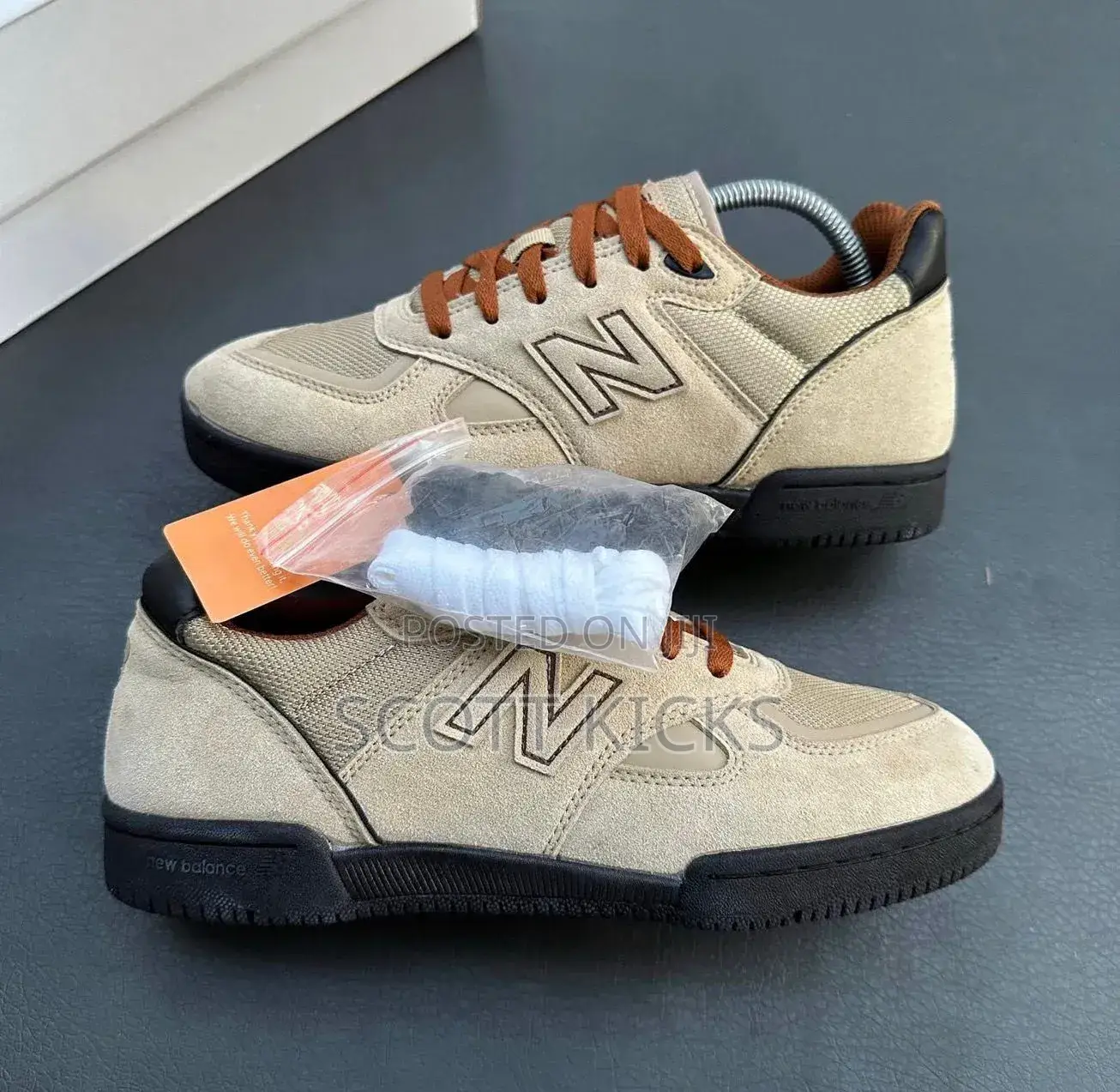 New Balance Numeric 600“ Tan Black “
