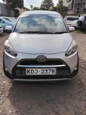 Toyota Sienta 2016 Silver