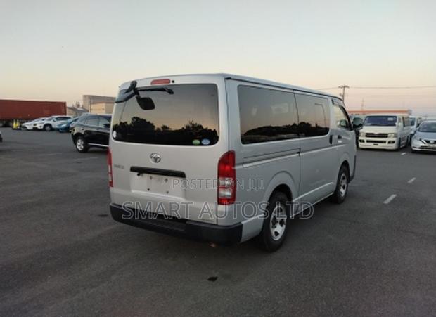 Toyota HiAce 2018 - thumbnail 6