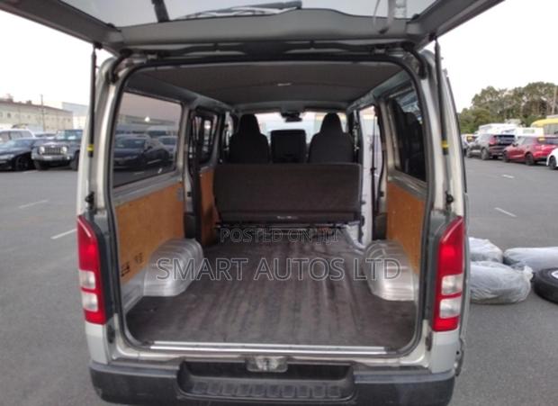 Toyota HiAce 2018 - thumbnail 9