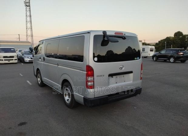 Toyota HiAce 2018 - thumbnail 11