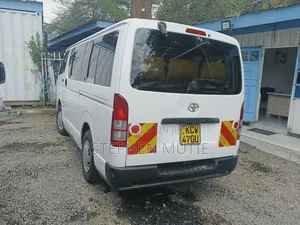 Toyota HiAce 2013 White