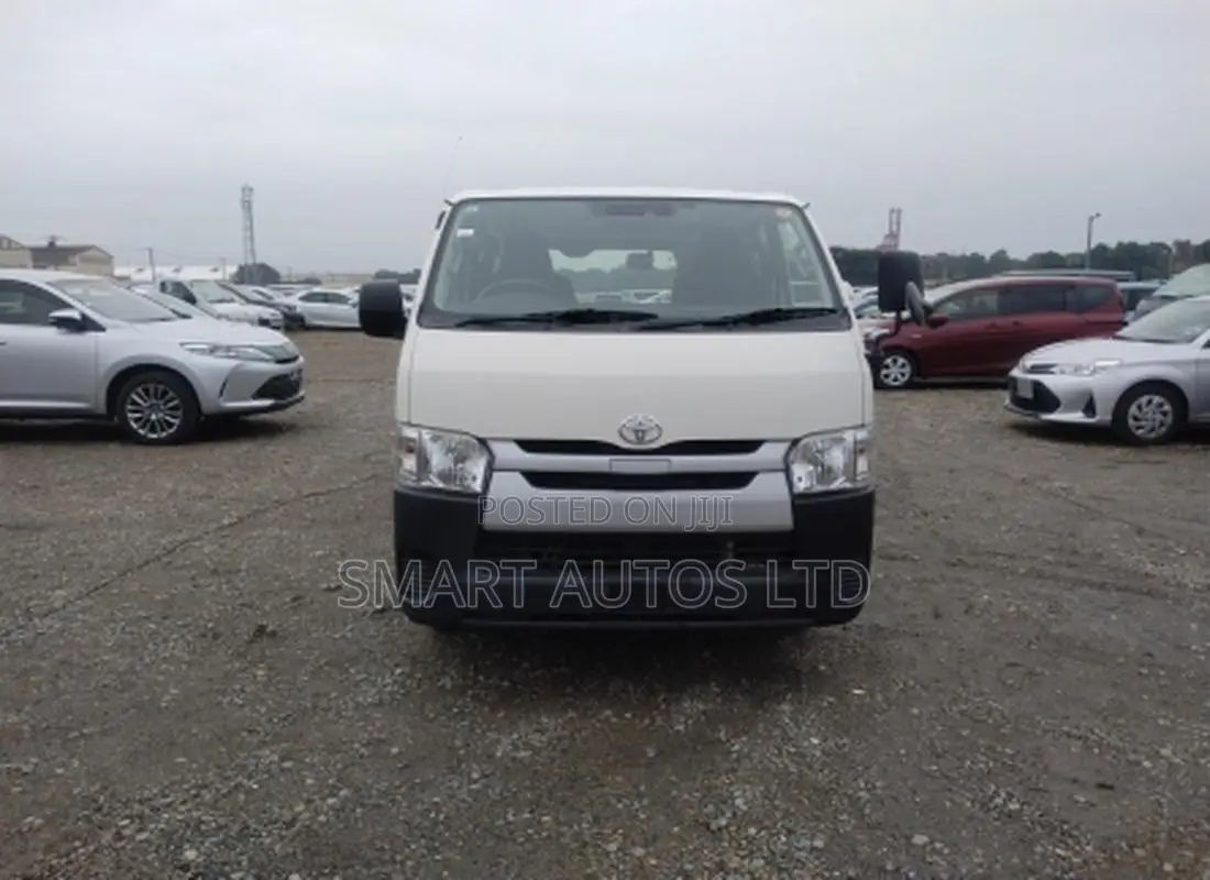 Toyota HiAce 2019 White