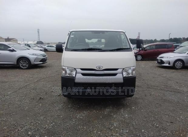 Toyota HiAce 2019 White