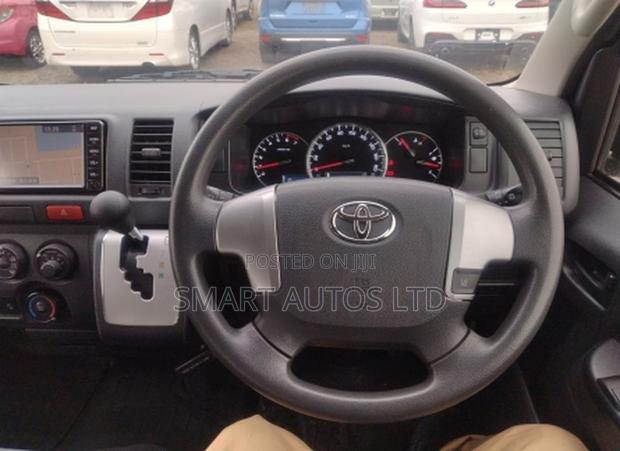 Toyota HiAce 2019 White - thumbnail 2