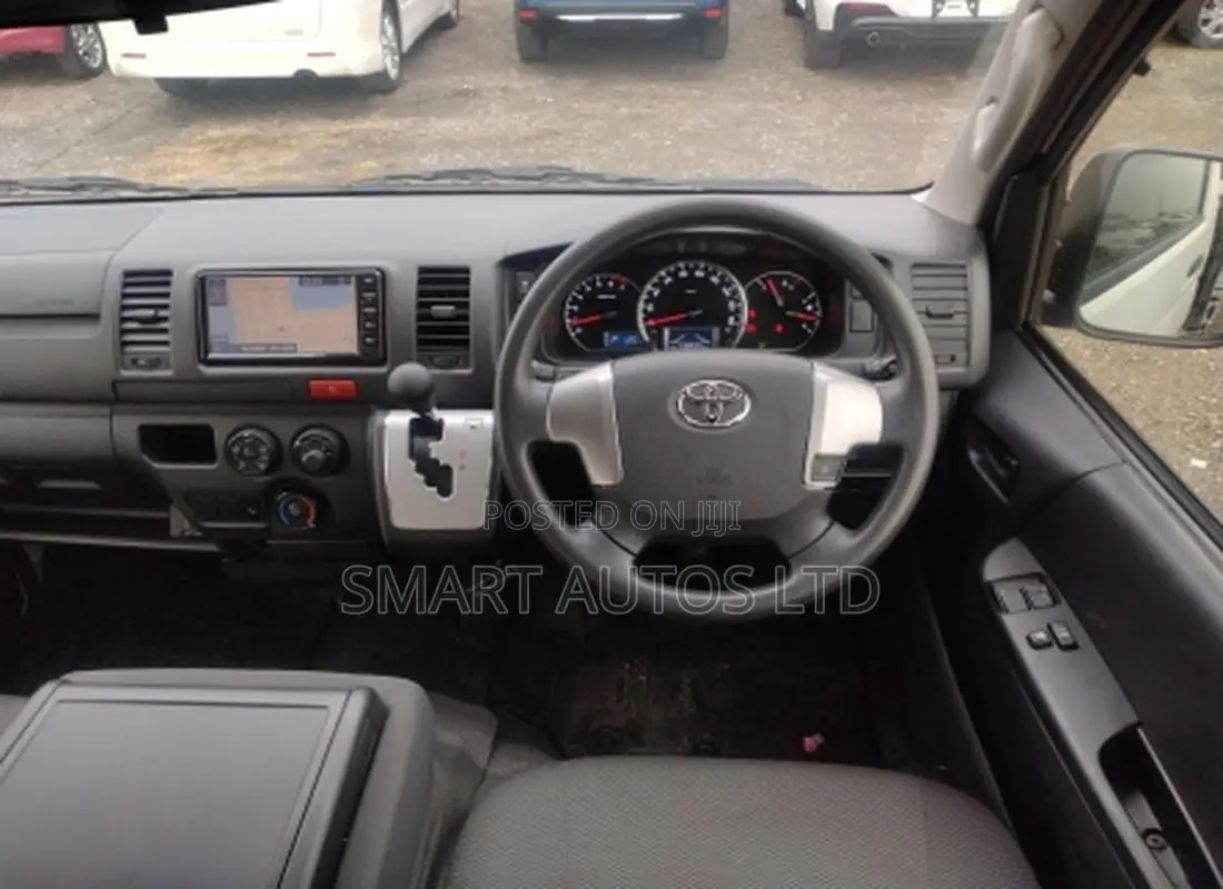 Toyota HiAce 2019 White