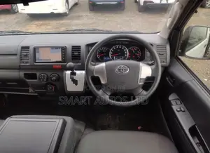 Toyota HiAce 2019 White
