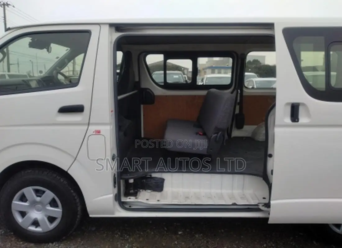 Toyota HiAce 2019 White