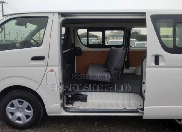 Toyota HiAce 2019 White - thumbnail 4