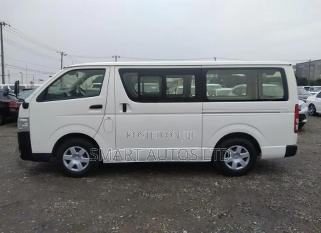 Toyota HiAce 2019 White