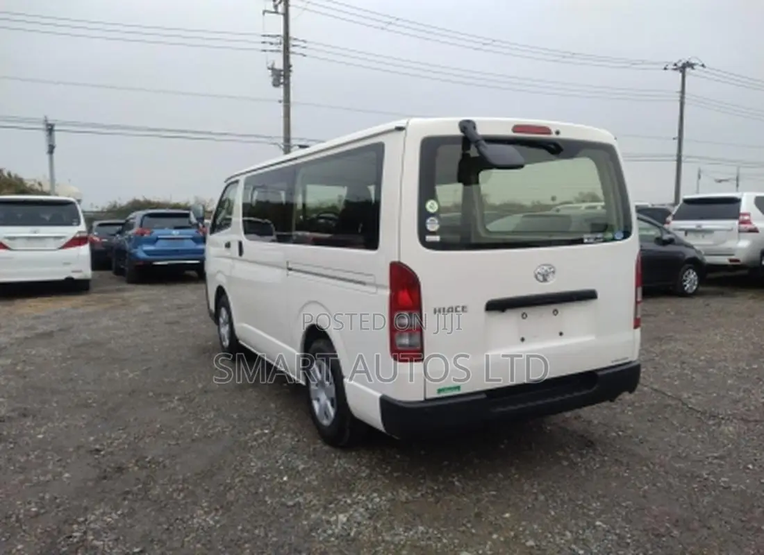 Toyota HiAce 2019 White