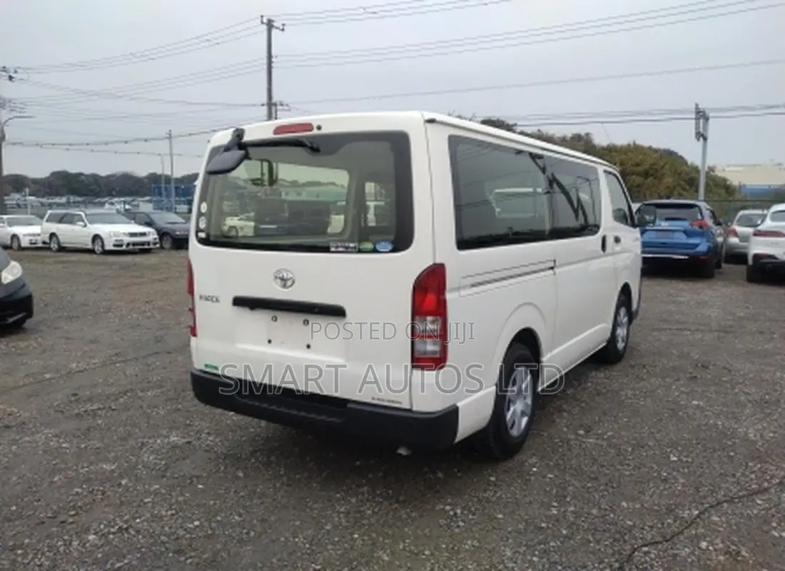 Toyota HiAce 2019 White