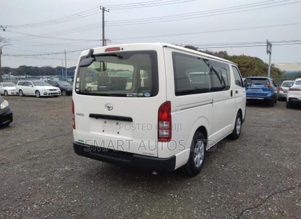 Toyota HiAce 2019 White - thumbnail 7