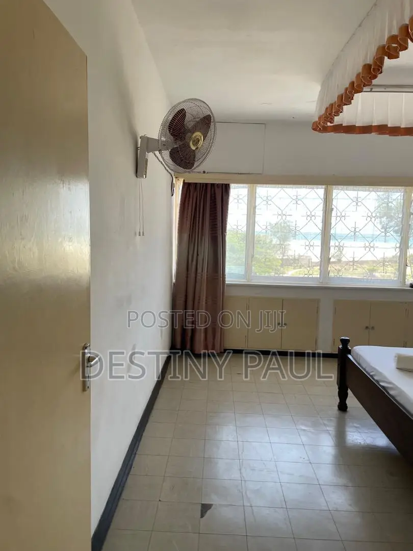 Modern 2 Bedroom Apartment With Beachview Point