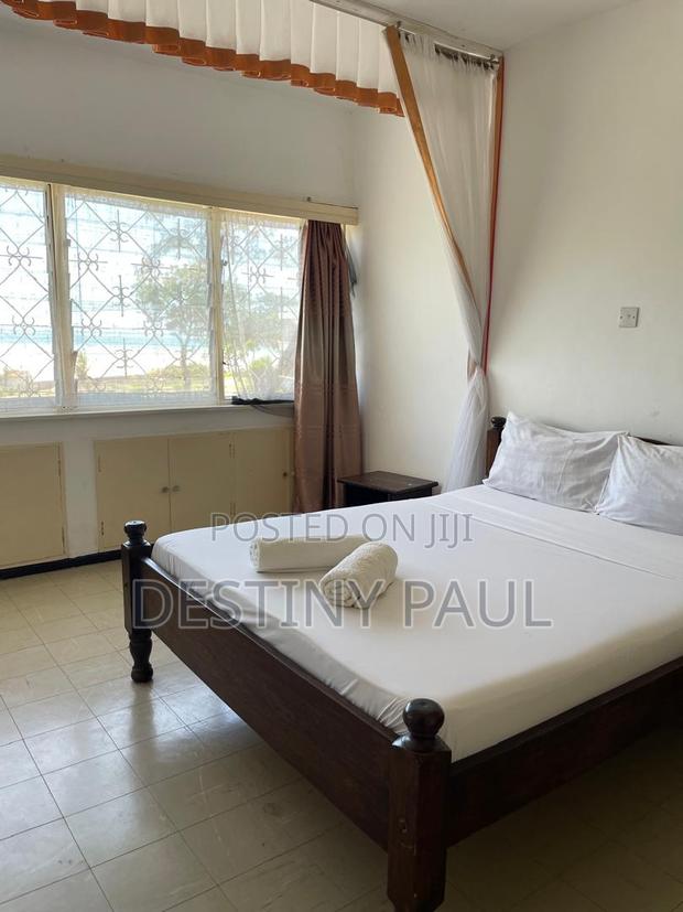 Modern 2 Bedroom Apartment With Beachview Point - thumbnail 7
