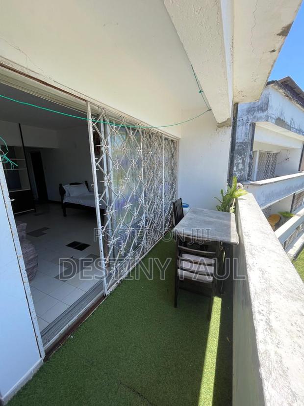 Modern 2 Bedroom Apartment With Beachview Point - thumbnail 8
